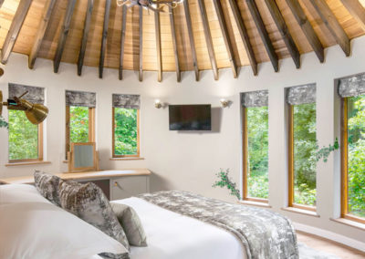 Ivy trompe l'oeil in treehouse