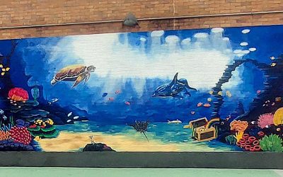 What are the benefits of murals in hospitals?
