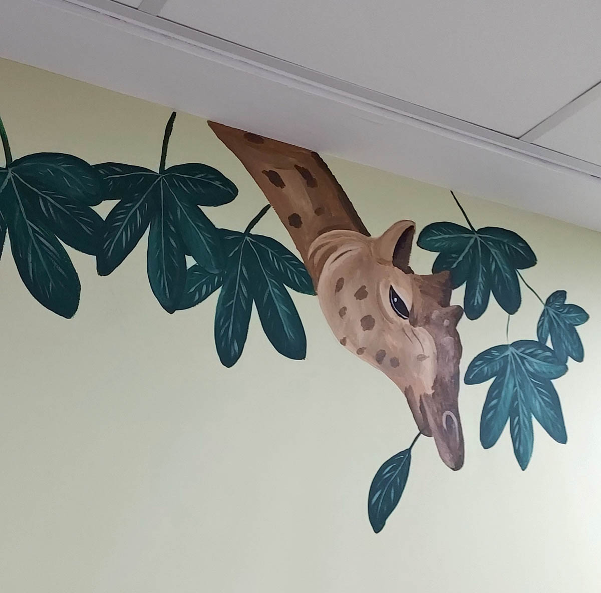 Birmingham childrens hospital SLT giraffe mural childrens hospital jungle mural with giraffe